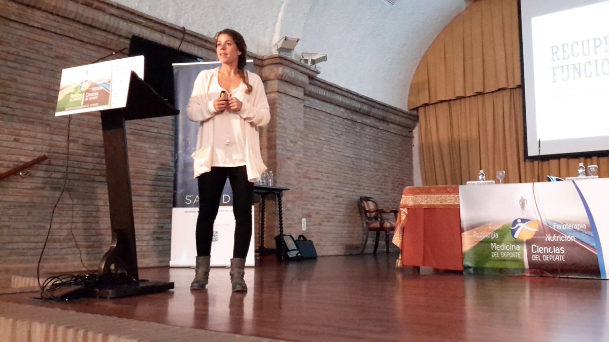 draruizgomez's tweet photo. Importante el control lumbopelvico del deportista individual @barbarallullal #LCAFD trabajo en recuperación hernia discal jornada @SA_ME_DE https://t.co/NwYzhBFvil