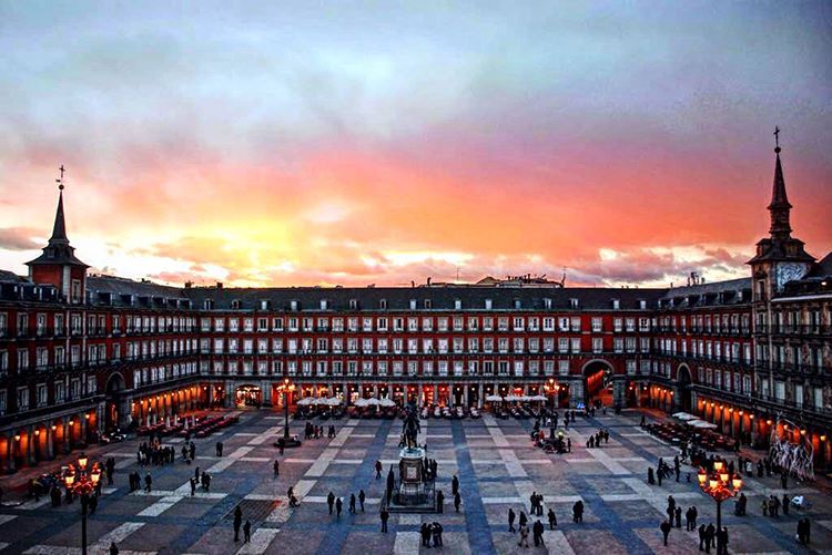 Dsquared2's tweet photo. Hola Madrid! #D2MADRID https://t.co/yv7WJQqneQ