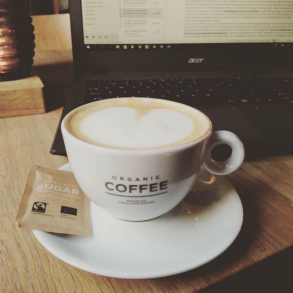 jezeijl's tweet photo. Geen #michamok wel (h)eerlijke koffie. Even het klushuis ontvluchten en werken voor #missi… https://t.co/phVbzvFk1K https://t.co/ssDmxhnM9r