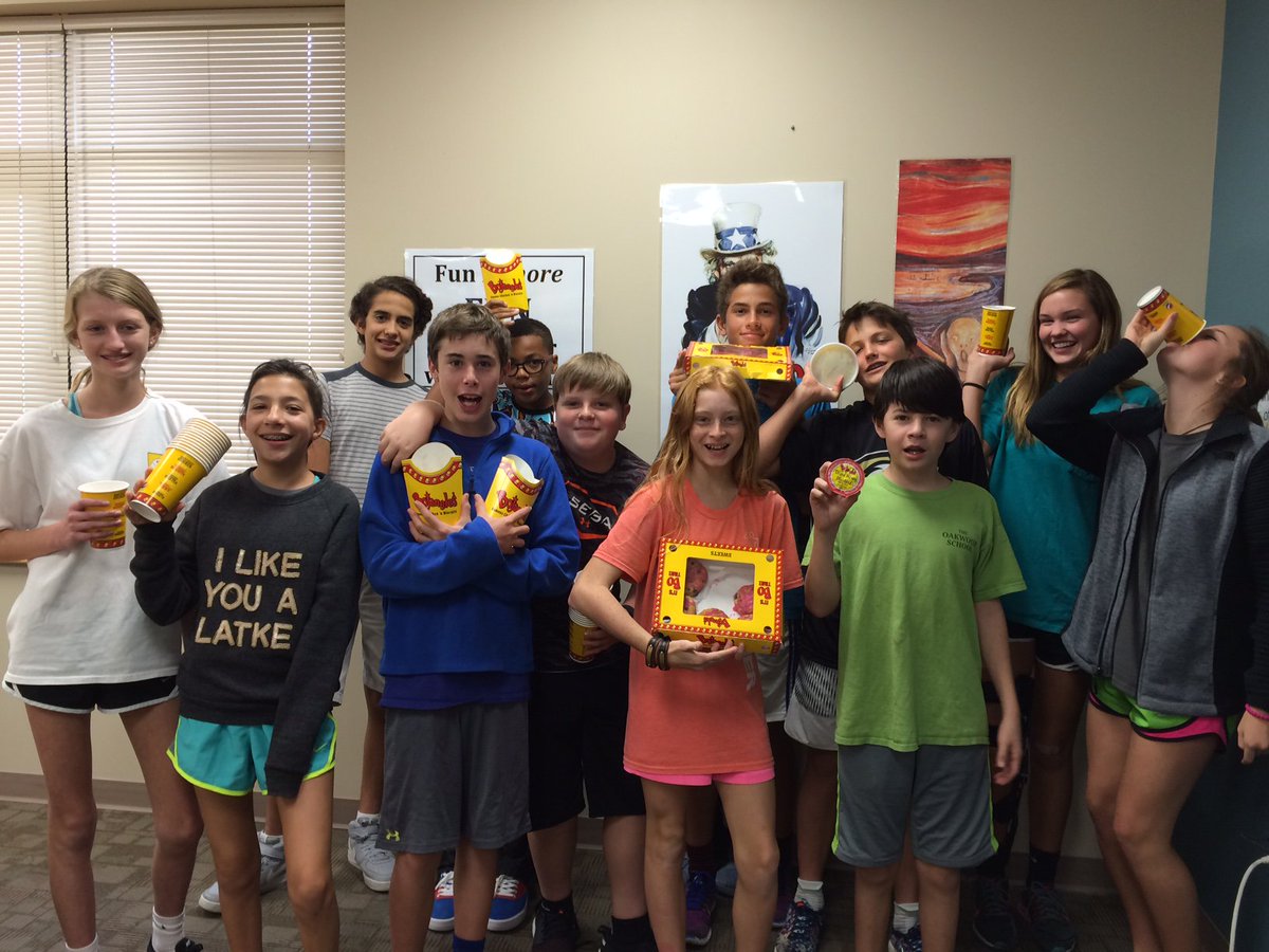 theoakwood's tweet photo. Thank you Mrs. Harper for helping to make the "Ms. Stevenson Advisory's dream of Bojangles for group lunch" come true! #BoLife https://t.co/ASUYHEE52F