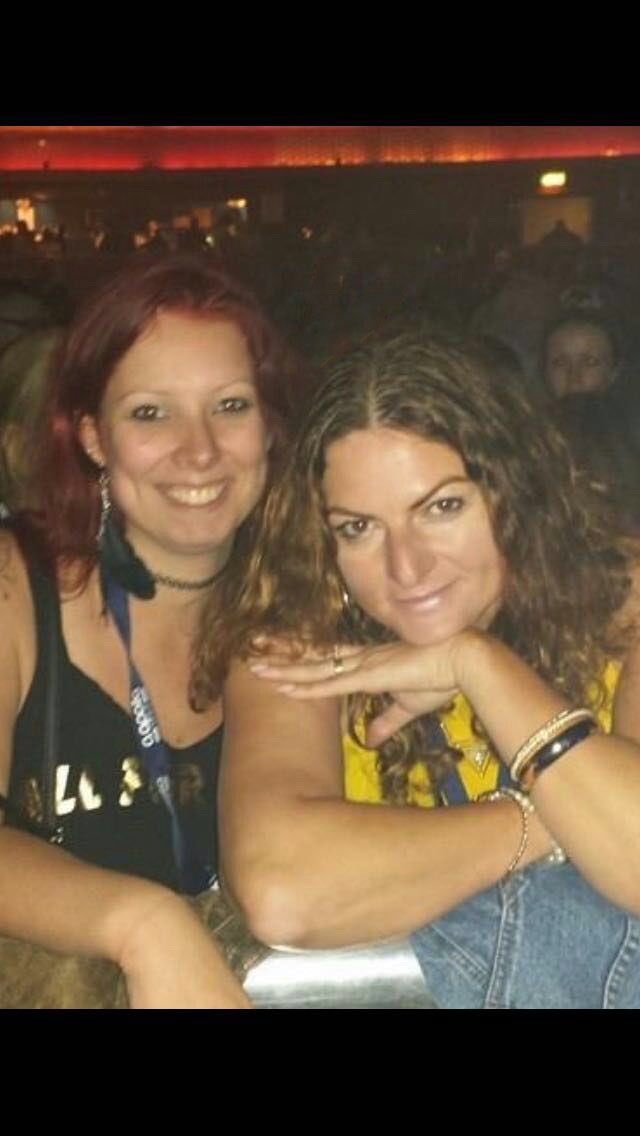 LauLoiacono's tweet photo. Awwww #Manchester2014 John Newman gig #tribute 🎤❤️@RamonaGriebe https://t.co/PzLuKPIqAk