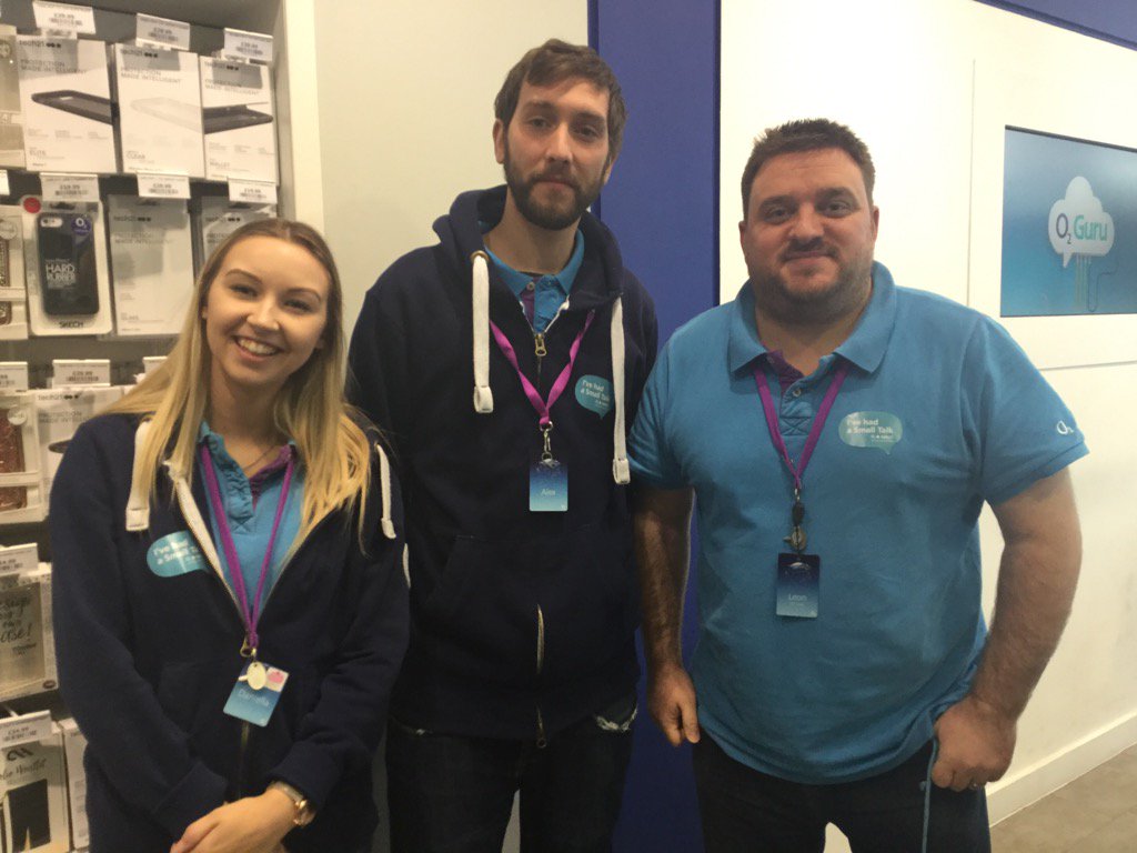 traceyherald's tweet image. Great to catch up with Leon, Alex and Daniella at the @O2 shop in #Farnborough. Great #O2SmallTalks - thanks guys!
