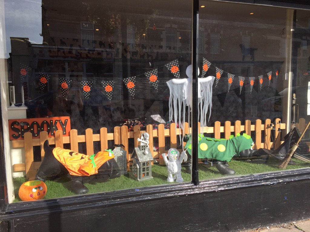 wils2803's tweet photo. Halloween is nearly here ..outfits for ur furmonsters on sale now #halloweencostume @JowilsDesign https://t.co/cSbdZBUAFN