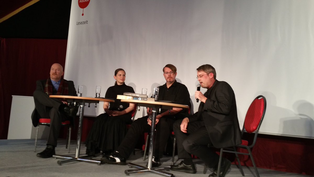 schriftart's tweet photo. Lesung im Spiegelzelt mit @markus_heitz @IvoPala @julestrel &amp; @KnaurVerlag. Drei Autoren, drei tolle Titel, auf die wir echt stolz sind. :-) https://t.co/PLFObmJK3H