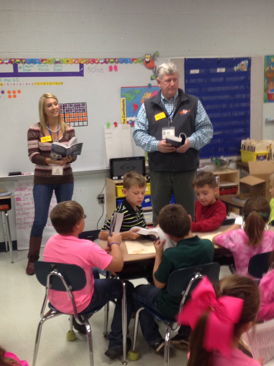jerrylpotts's tweet photo. Santa Fe third graders say thanks Lisa, Darrell, and the Breakfast Rotary Club for the dictionaries. https://t.co/RZIUFdx9B7