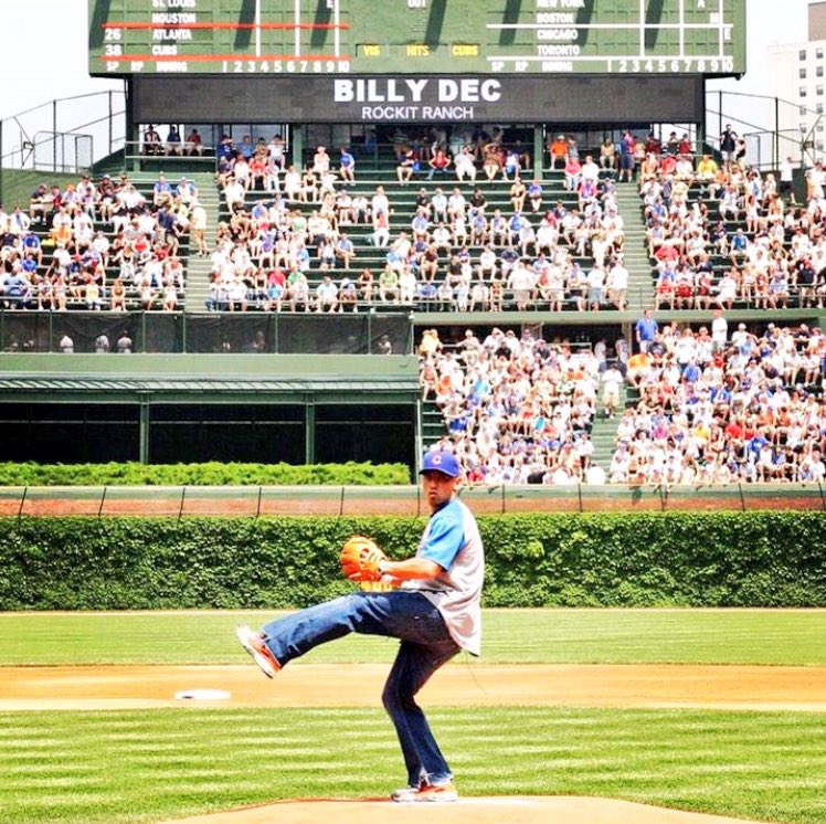 #LetsGoCubs! Throwing 1st Pitch <a href="/Cubs/">Chicago Cubs</a> Game #FBF! (Are these #BellBottom #MomJeans!?) #FlyTheW! Pre/Post Game <a href="/RockitBurgerBar/">RBB</a> tmrw night! RT