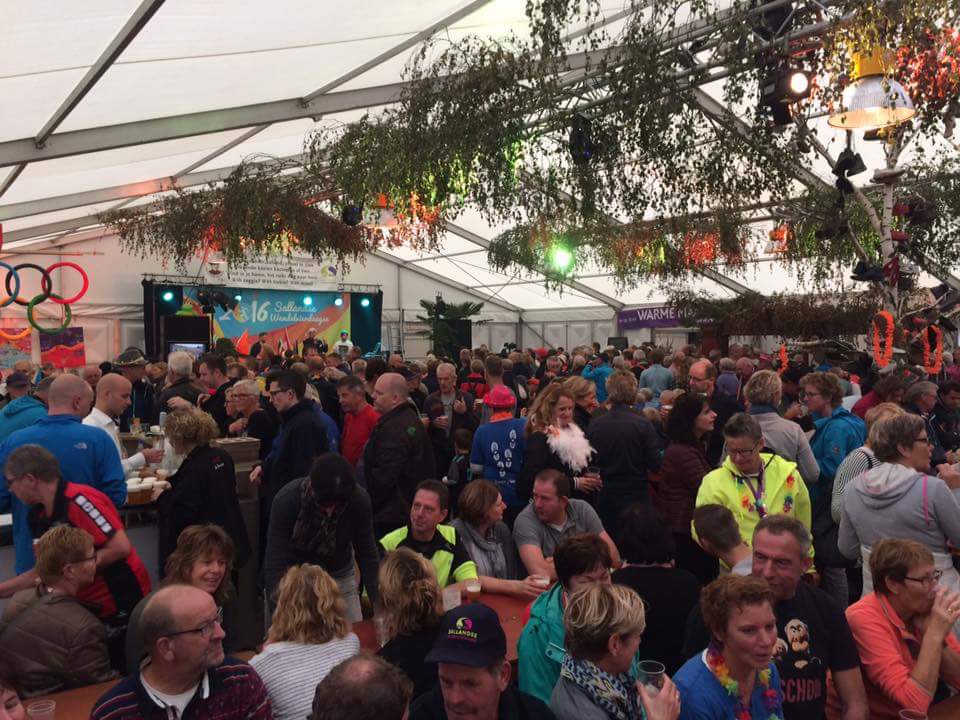 SW4Draalte's tweet photo. 🎶Het feest kan beginnen want de meeste wandelaars zijn al binnen lalalalalaaaa🎶 #sw4d #salland https://t.co/PXIivzgClf