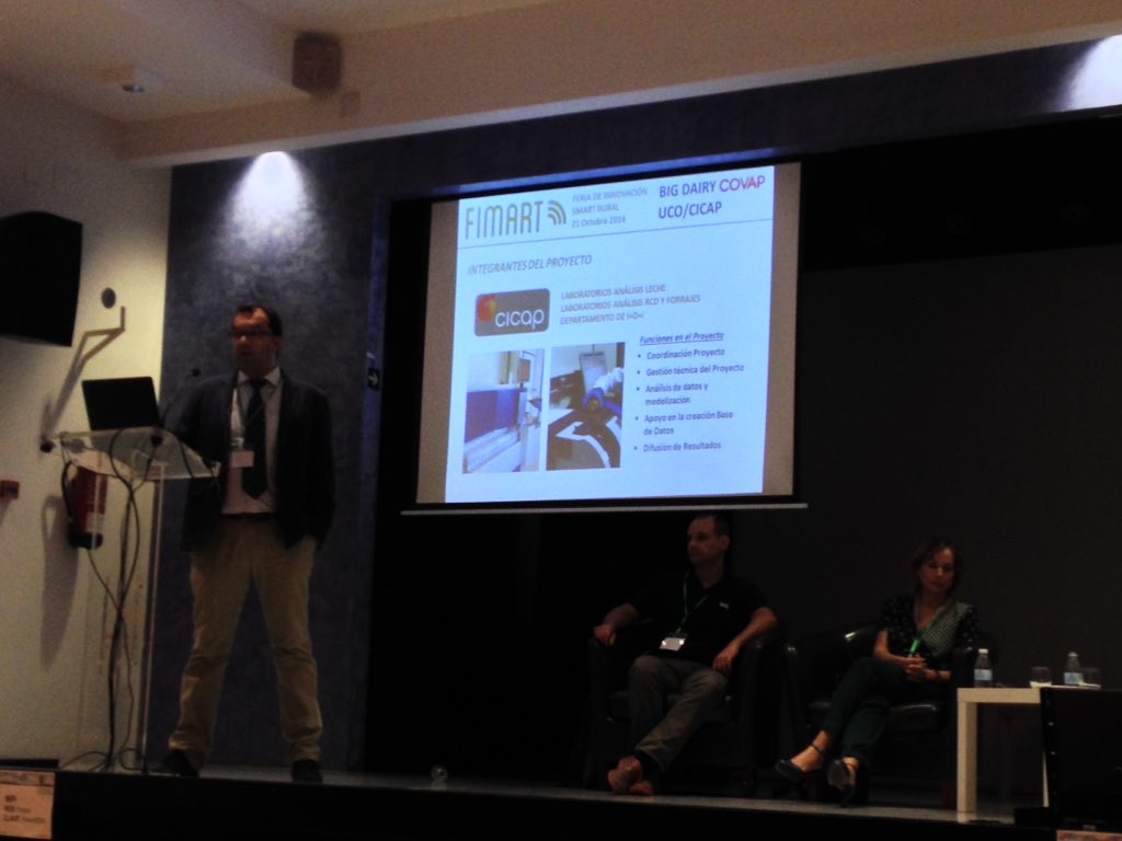 AMPLaboratorios's tweet photo. Estamos escuchando Antonio Serrano @NIRSLab sobre nuevos proyectos en #leche #bigdairy #FIMART16 https://t.co/76w6ma4NeT