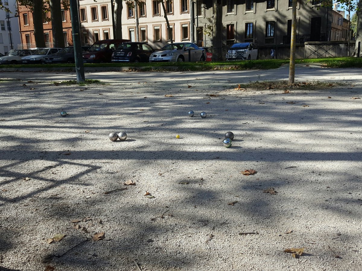 ManuDejean's tweet photo. C'est peut-être le dernier #petanquefriday de l'année avant le froid mais on est bien ! @Aestetype https://t.co/qRkDCz5x6N
