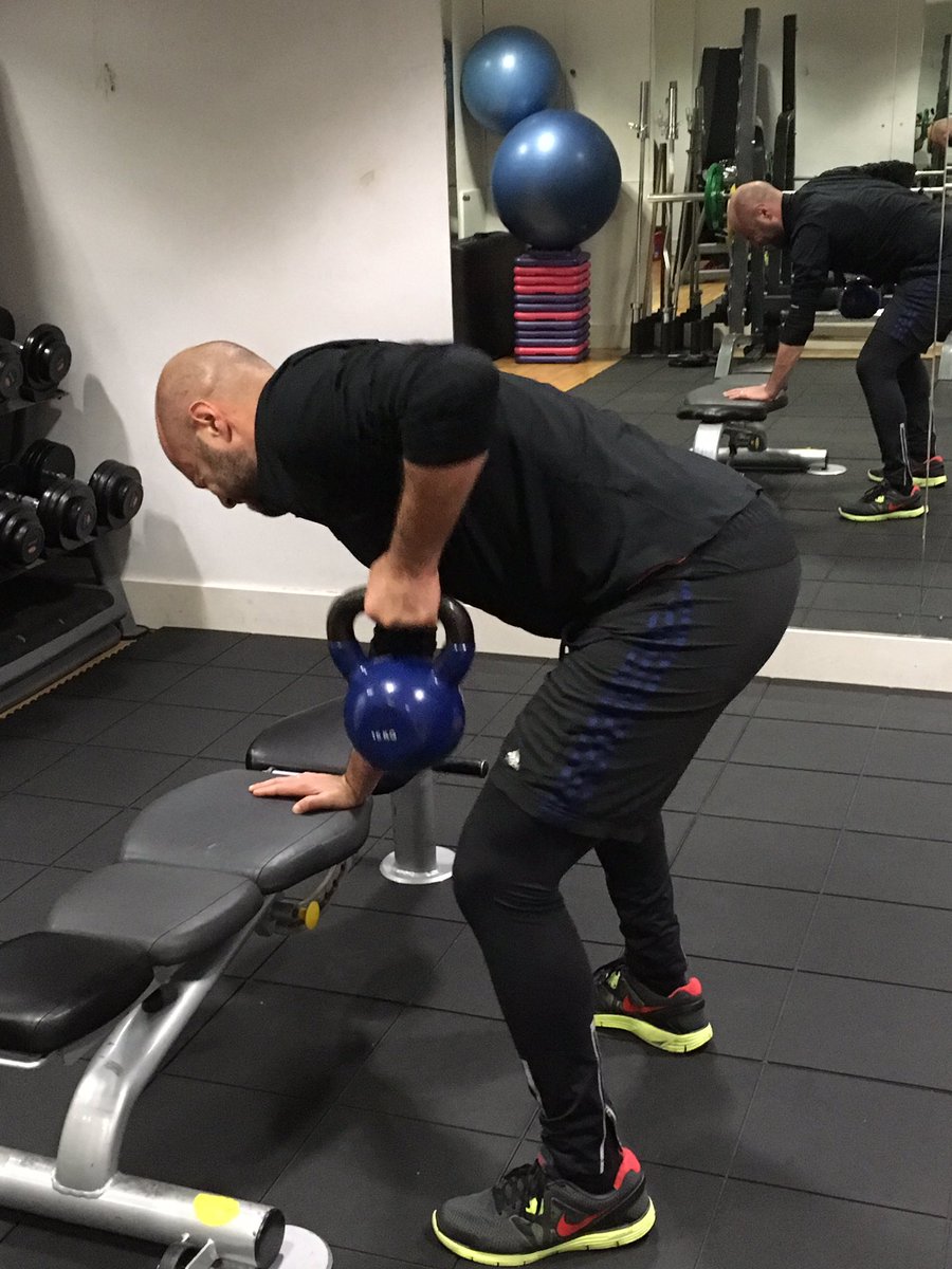 _FitFashion_'s tweet photo. The single arm row, is a go to exercise for back muscle. #gym #weighttraining #muscle #fitness #training #exercise #bodybuilding #strength https://t.co/s7lCiLWWOB