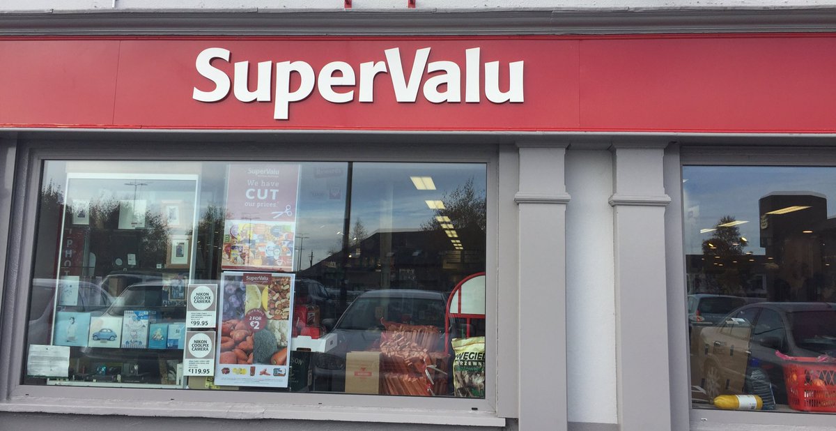 SuperValuIRL's tweet photo. #SuperValuRealRewards team are in Portlaoise. Tune into @DermotTodayFM & @DaveTodayFM for the clue to our location! https://t.co/G1hBG23Pxn