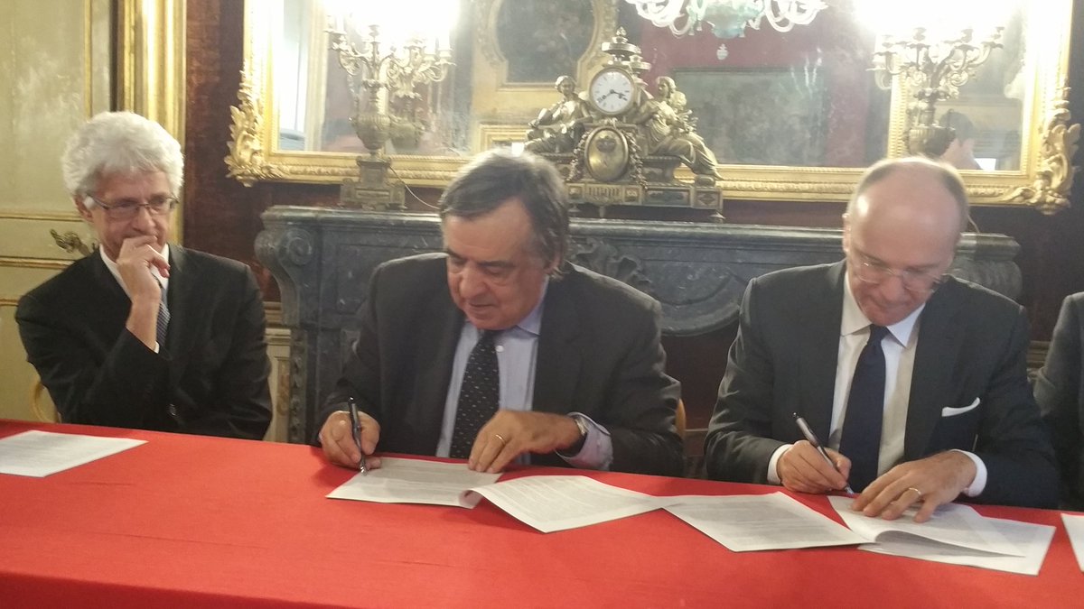 ComunePalermo's tweet photo. Firmato il Memorandum d'intesa @ComunePalermo @CiscoItalia #DigiPA #digitaliani   https://t.co/za6DAjldkg https://t.co/jipCxT5UAk