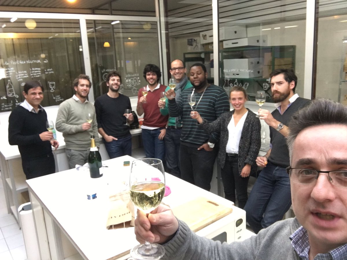 Champagne! On fête le recrutement de Steliann <a href="/tchercheuse/">Tête Chercheuse</a> en CDI #FrenchTech #wine #digital #emploi