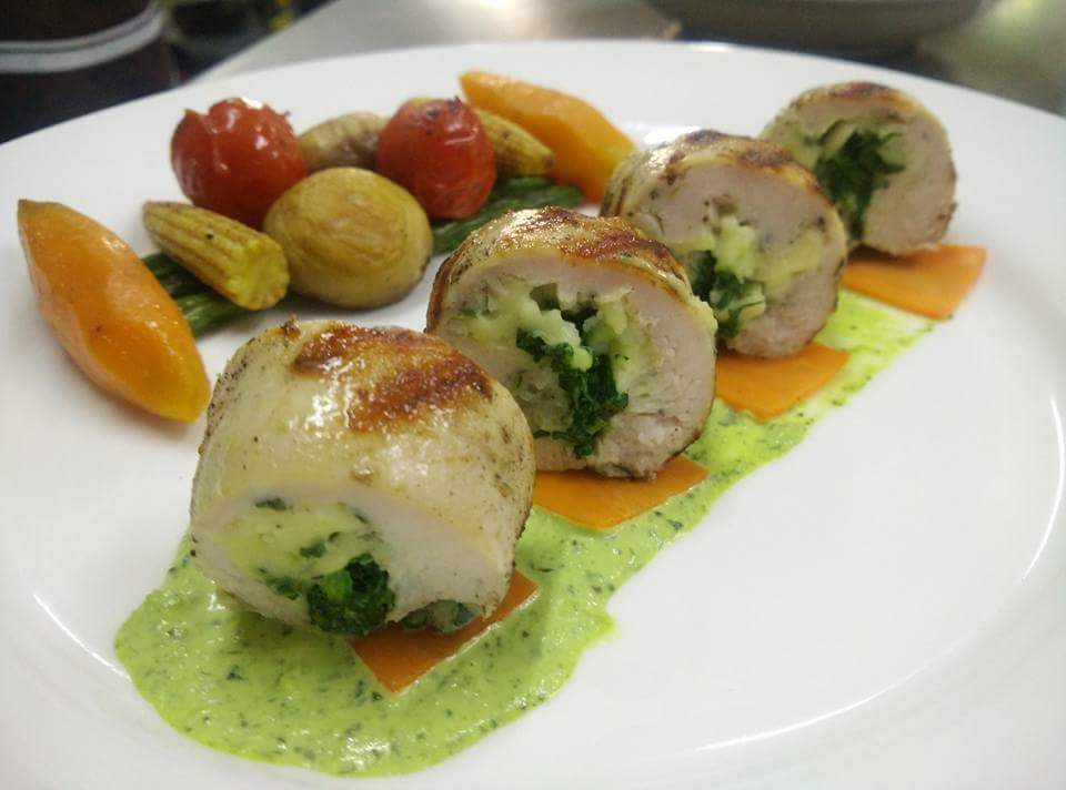 sahebanarang3's tweet photo. Poached &amp; Grilled Chicken Roulade Stuffed with Cheese spinach&amp; garlic served with cream celery sauce &amp; assorted confit veggies😍 #3rdYrMajors https://t.co/vKDJOl2NKI