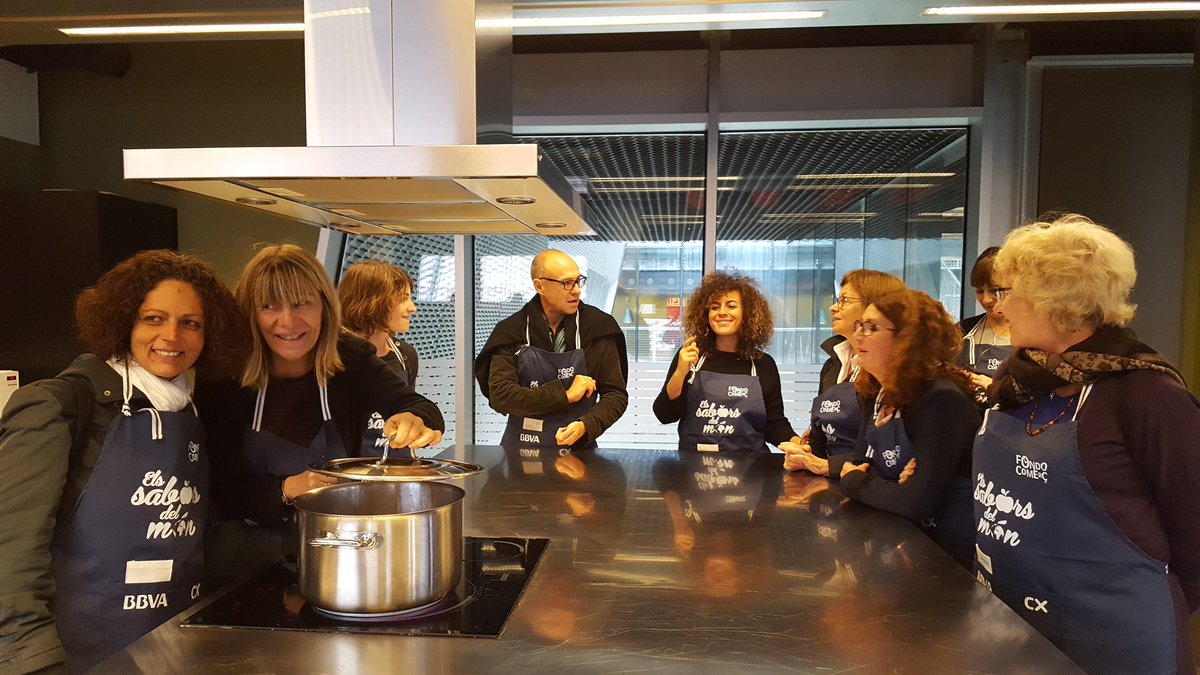 PetryJimenez's tweet photo. Benvinguda a la delegació  de professionals francesos interessats a conèixer el projecte de la nostra #BibliotecaFondo #santacoloma https://t.co/wHEd6BlcWn