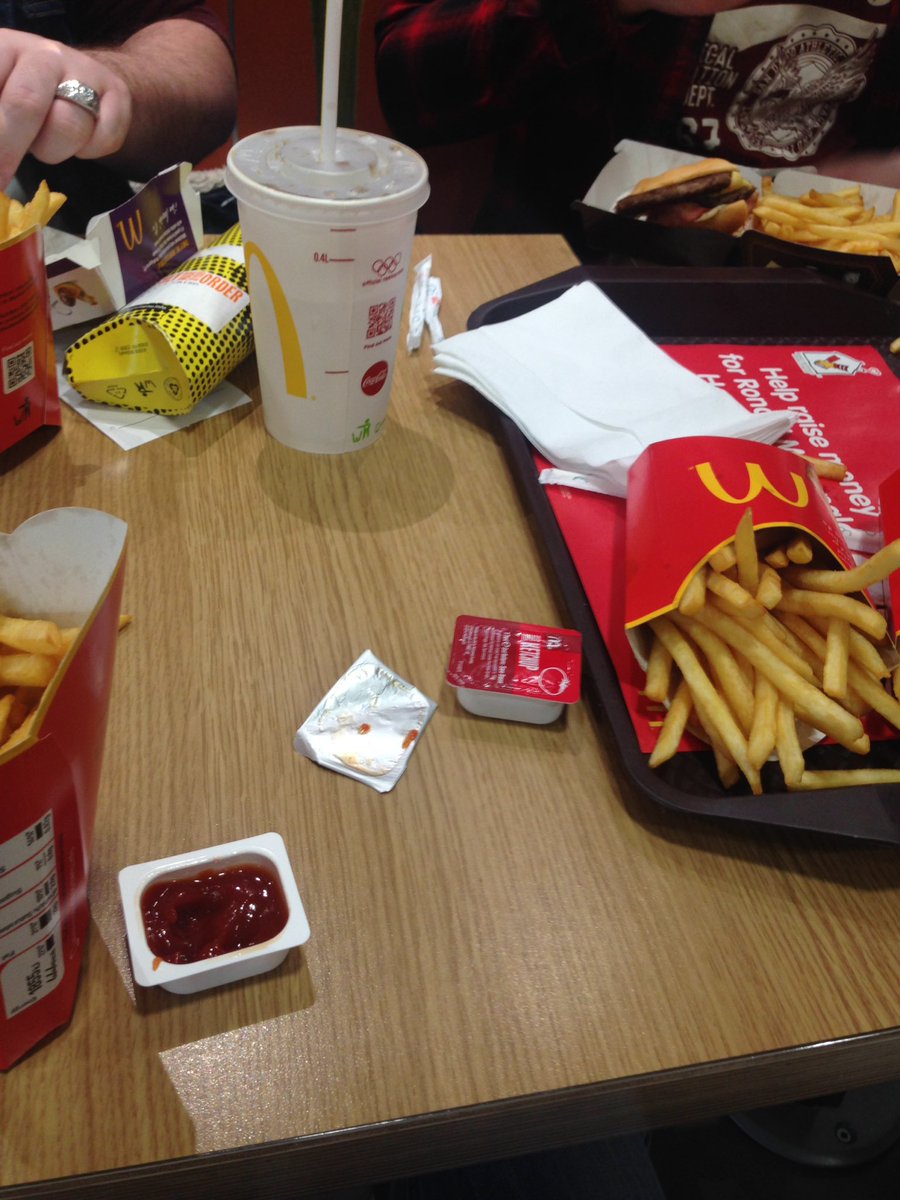 f1_Horizon's tweet photo. McDonalds with the fam #Computing4WC https://t.co/RoILur3Z0X