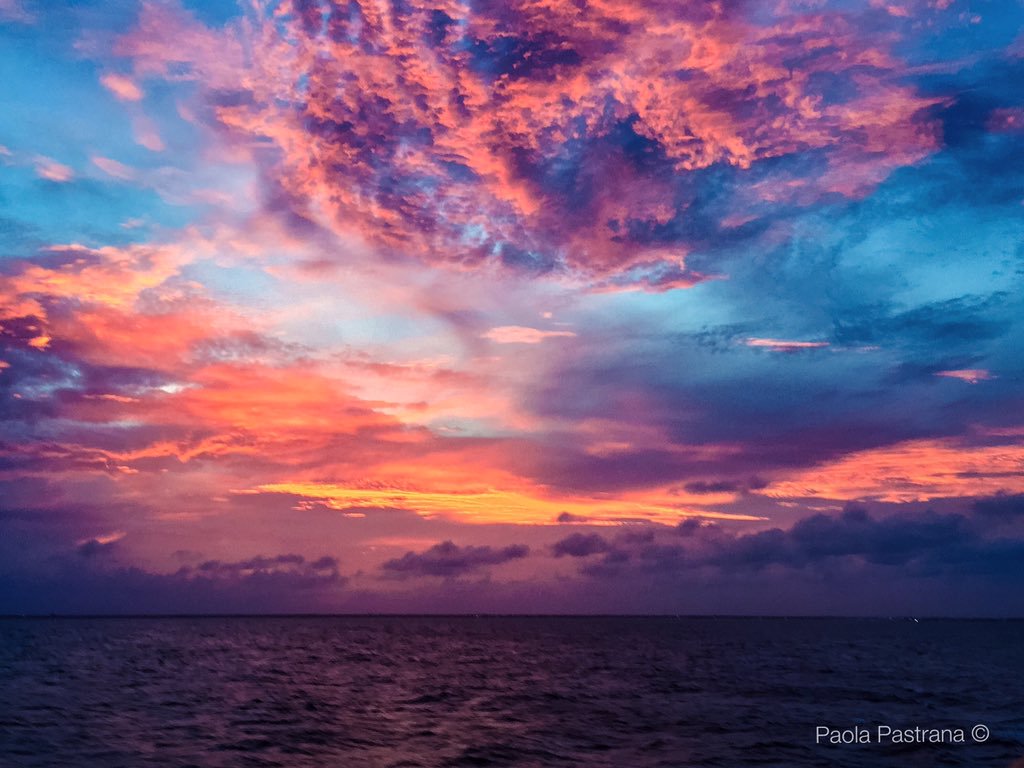 EsMexico's tweet photo. RT paopassan: A1. My happiest memory while traveling is enjoying sunsets on a boat VisitCozumel RivieraMaya  Via #w https://t.co/dLOJ7TsxnL