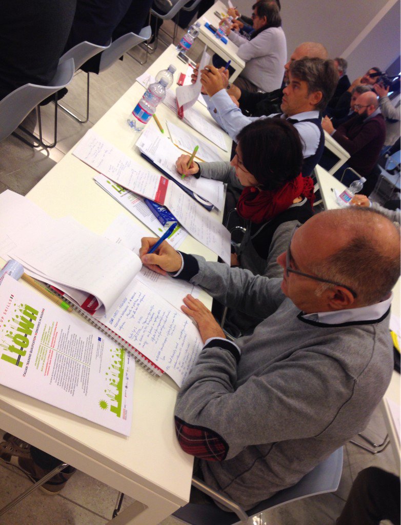 gcarapella's tweet photo. @Progetto_ITown 2^ day @Formedil training the trainers:The sustainable management of the yard @ZoeWildiers @H2020EE https://t.co/WyVRpkh6CK