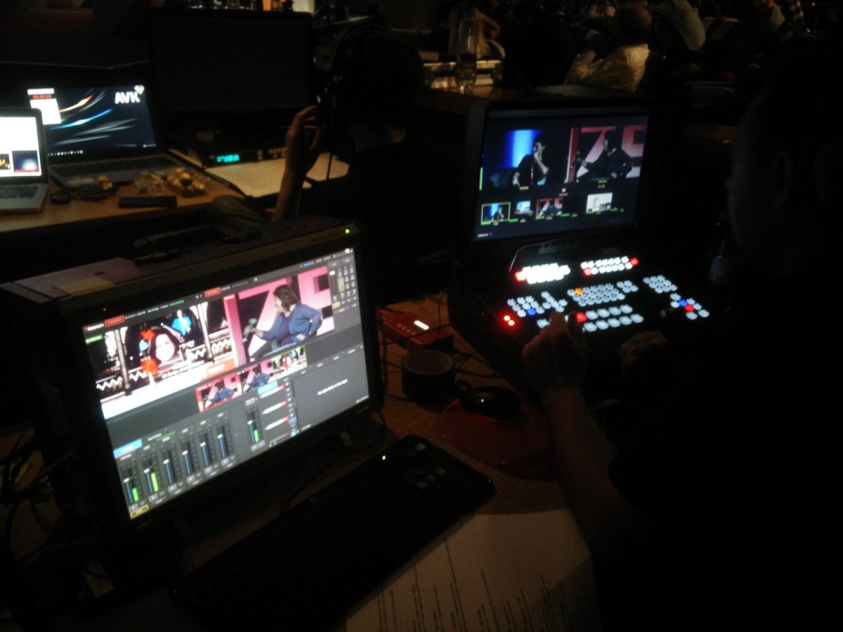 varandaas's tweet image. We are Live! Tune up to our website: productized.co! Thanks @YouarelivePT #productized16