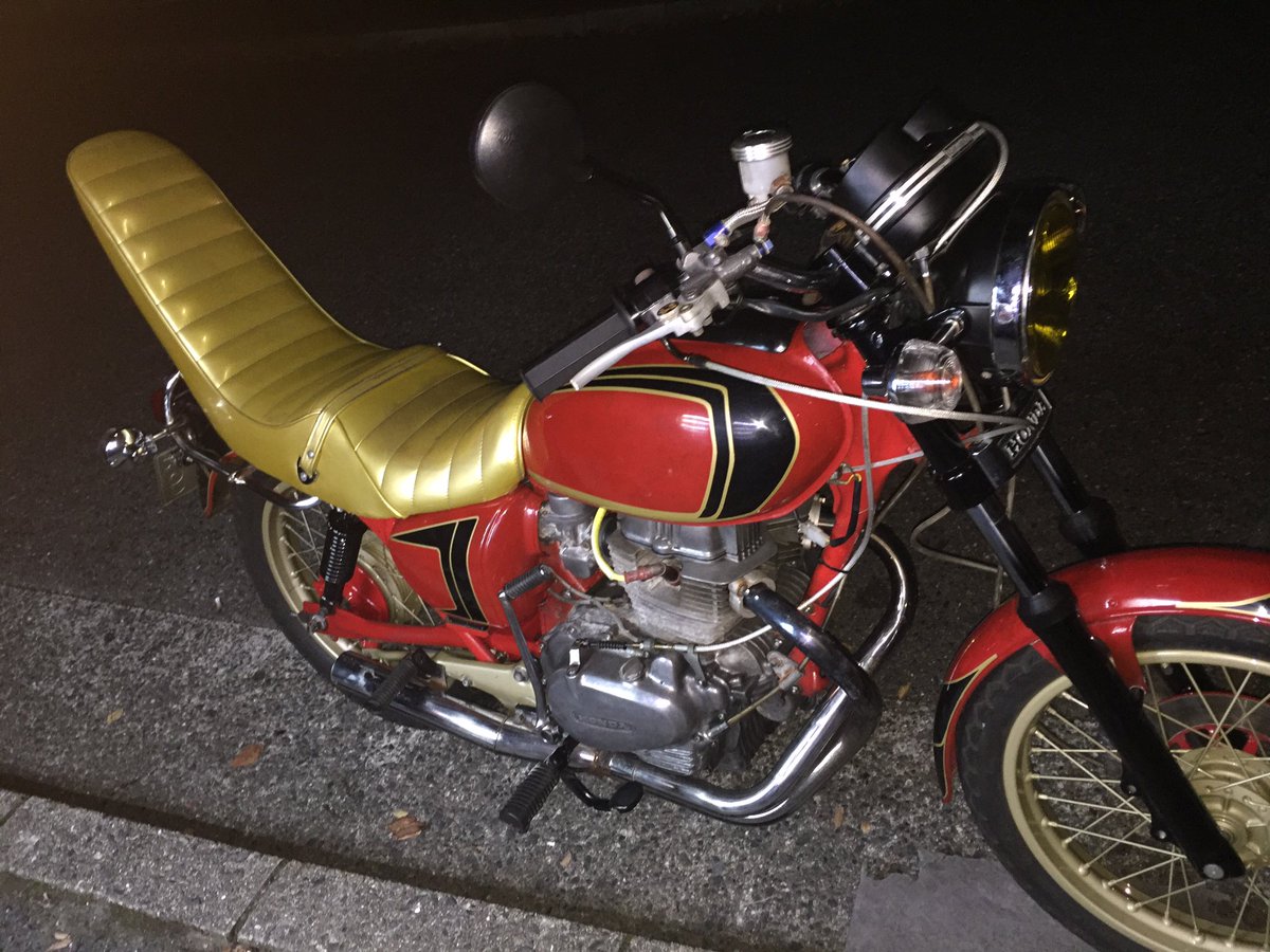 Cb250t ホーク2バブ売ります V Twitter Cb250t 三段シートと純正シート交換希望です 三段シートとの交換不可 補強あります 売りなら 3万8千です 気になったらコメント下さい 拡散希望 交換希望 売ります バブ Cb250t