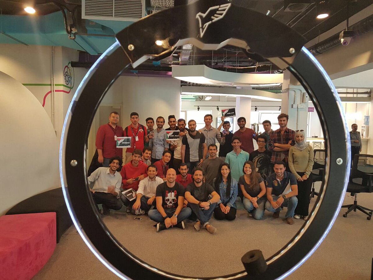 A nice picture full of Talents, Efforts and great Inspiration.
#Sager1 #ZINCJO #GameOfDrones