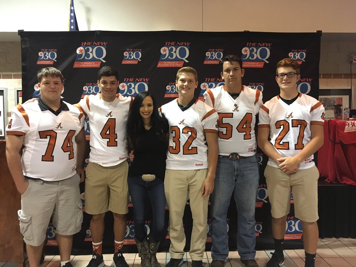 AlvinHSJackets's tweet photo. Some of our Football players hanging out with @ericarico93Q  and  @TheNew93Q https://t.co/l9ulqReiX0