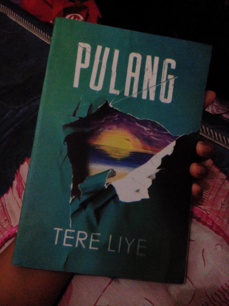 yu_l1's tweet photo. Gak tau berapa minggu ini habis dibaca. Blm bs move on dr Esok. https://t.co/WQxC4gp7OK