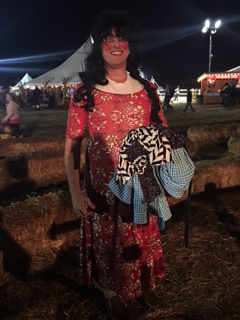 boothby_casey's tweet photo. So, kissed a pig looking like this last night to support Vision Charter's music department...#FarmsteadFun #nevermakebetswithkids https://t.co/wCZeVieA3O