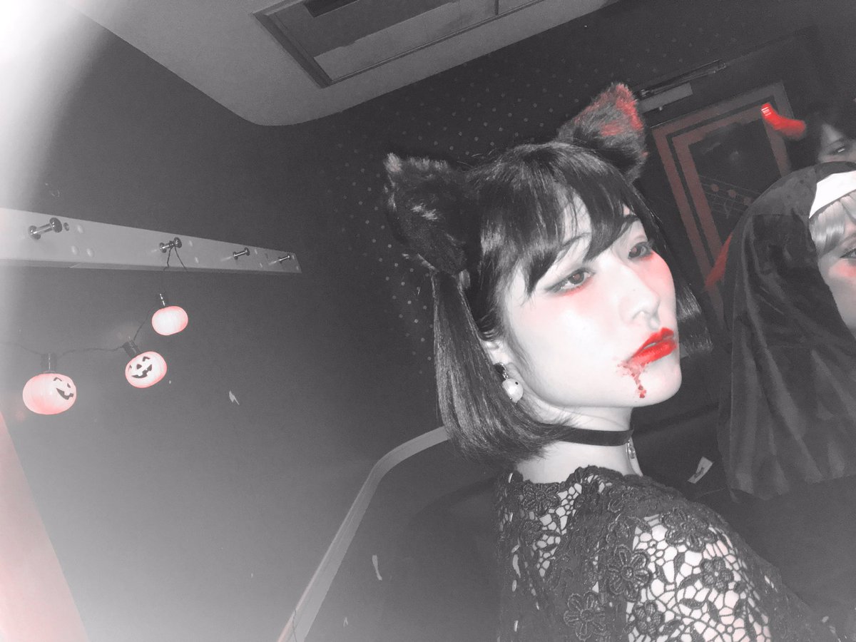 miremilk's tweet photo. Halloween party🙃🙃🙃💉🔪🌹🌹🌹🌹🌹🌹🌹🌹🌹💘💘💘💘💘💘💘💘💘💘💘 https://t.co/cxLzjWoGk2