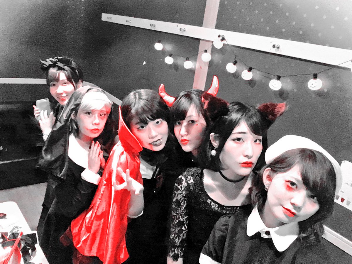 miremilk's tweet photo. Halloween party🙃🙃🙃💉🔪🌹🌹🌹🌹🌹🌹🌹🌹🌹💘💘💘💘💘💘💘💘💘💘💘 https://t.co/cxLzjWoGk2
