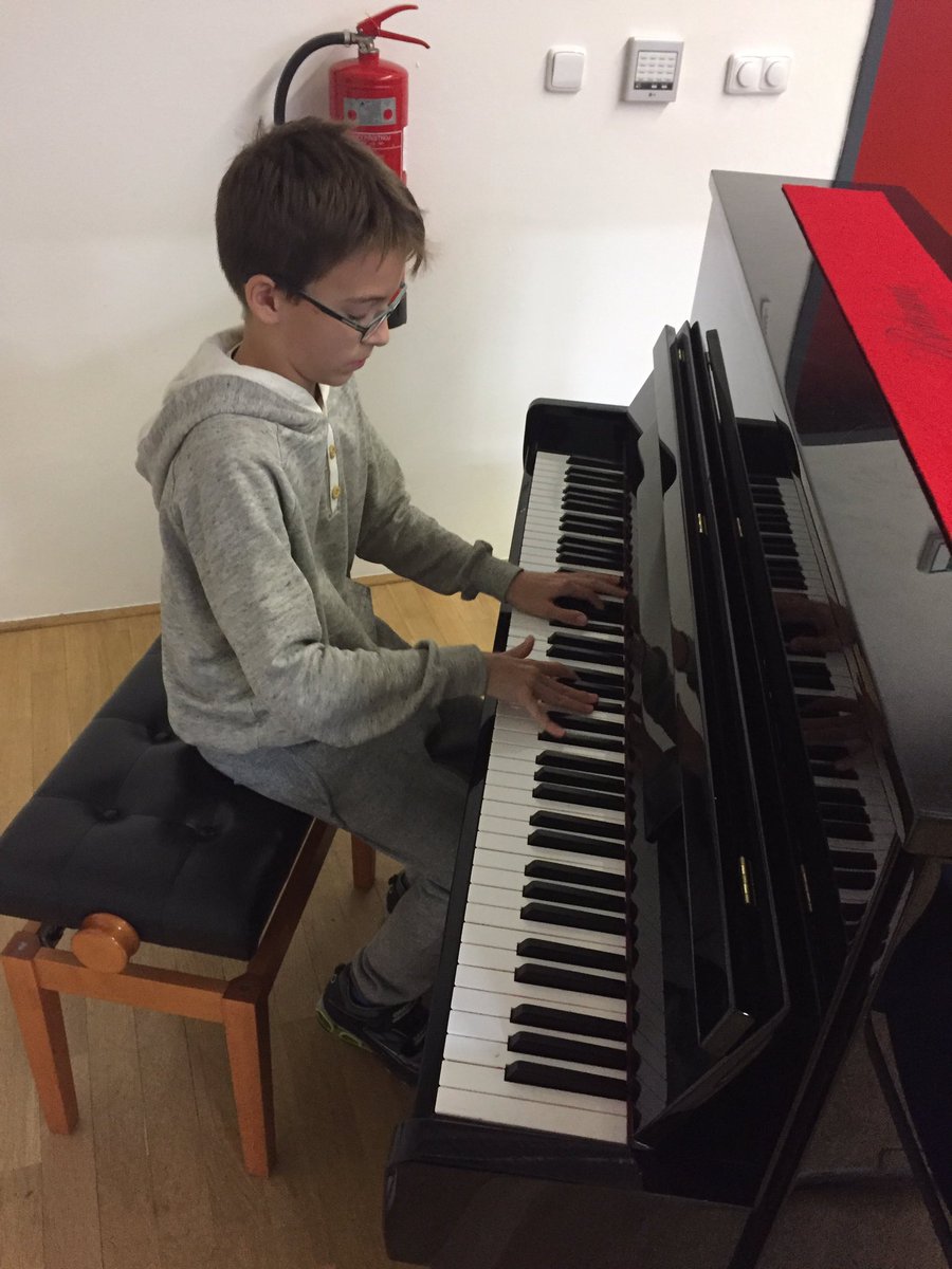 PAatPBIS's tweet image. First of our instrumental performers in our assembly this afternoon. BRILLIANT. Who will play in the next WOW? #pbslearning @PBSPrimaryK