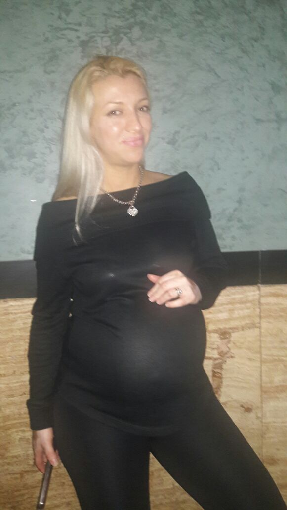 Supercharliece's tweet photo. Disfrutando de las últimas semanitas  rockeando con mi panza en el concierto de @chevyrocketsok #chevyrockets https://t.co/aqr1BIDQCn