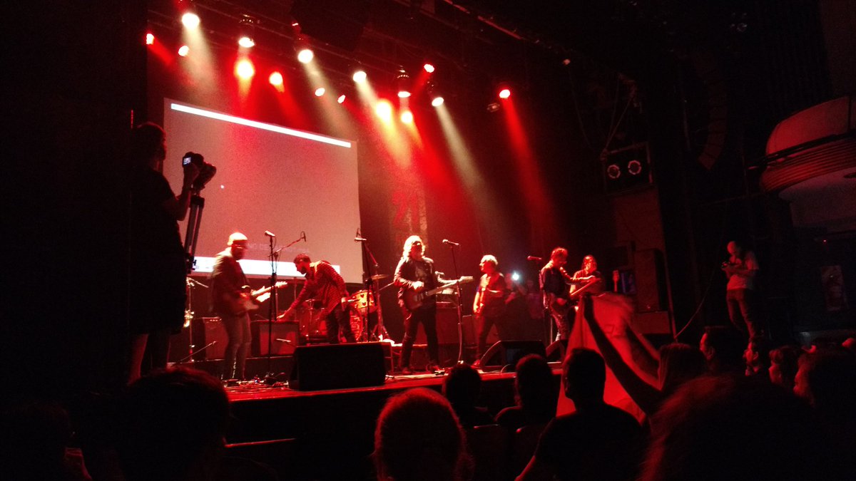 Supercharliece's tweet photo. Disfrutando de las últimas semanitas  rockeando con mi panza en el concierto de @chevyrocketsok #chevyrockets https://t.co/aqr1BIDQCn