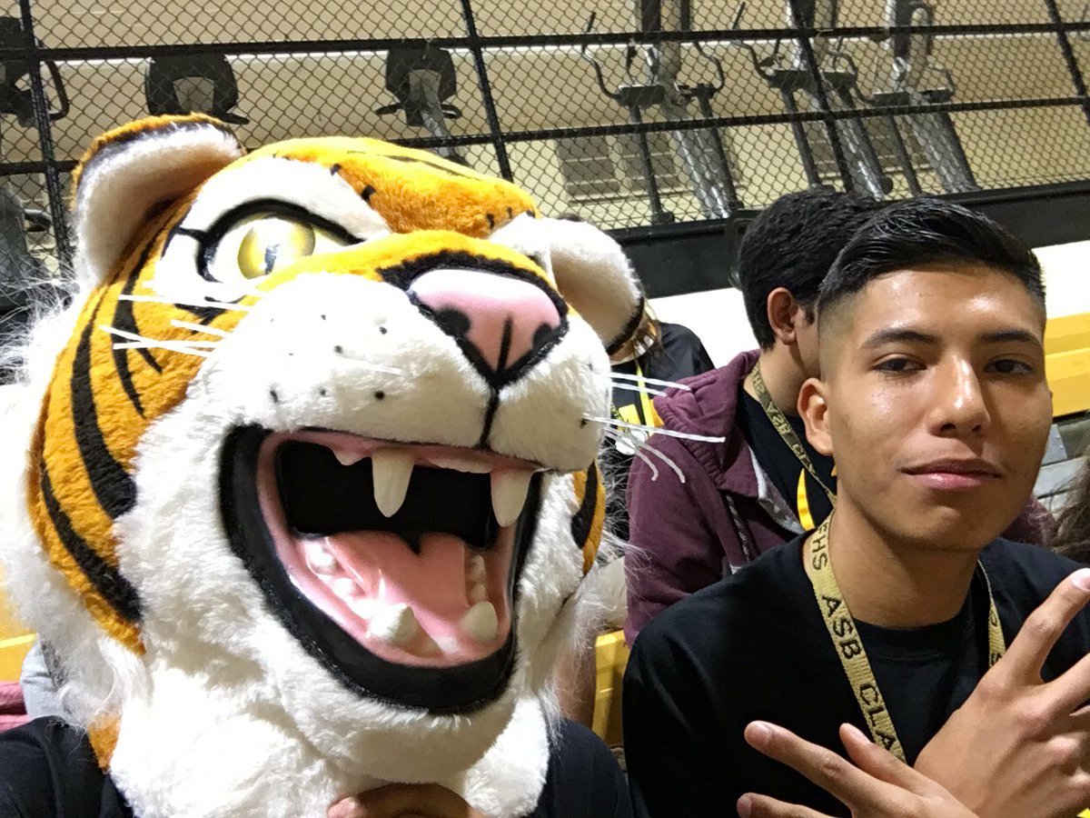 fabian_arroyo33's tweet photo. Tiger is present!! #un34 https://t.co/QaDYuVrWMk