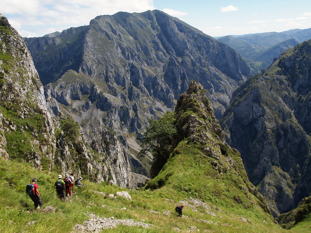 spanjevakantie's tweet photo. Laat je verrassen door de mooiste dorpjes en steden in het ruige #Asturië https://t.co/5fXeOnu7jT #Asturias #Spanje https://t.co/VWQQUXta7w