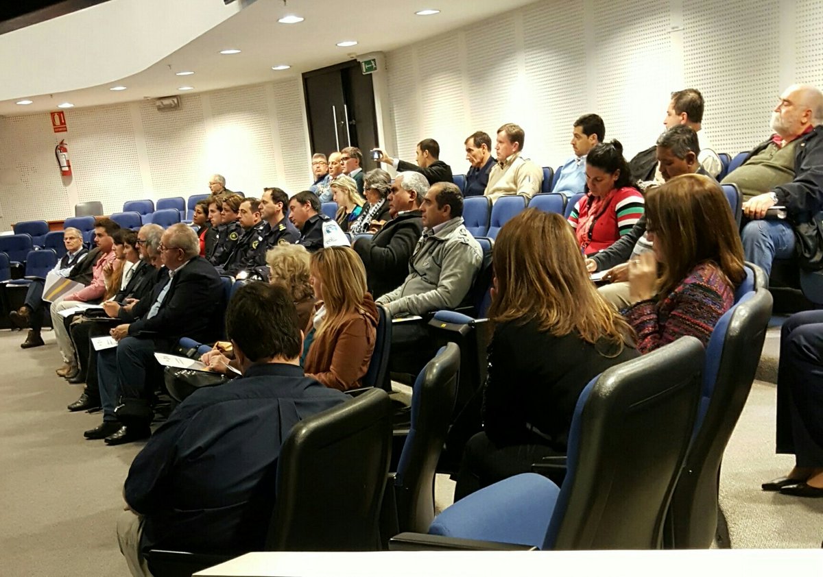 Comenzando palabras bienvenida Director UNASEV Esc. A. Draper <a href="/opsomsuruguay/">OPS/OMS Uruguay</a> Dr. Ricardo Rodríguez e integrante de CD UNASEV <a href="/AdrianBringa/">Adrián Bringa</a>