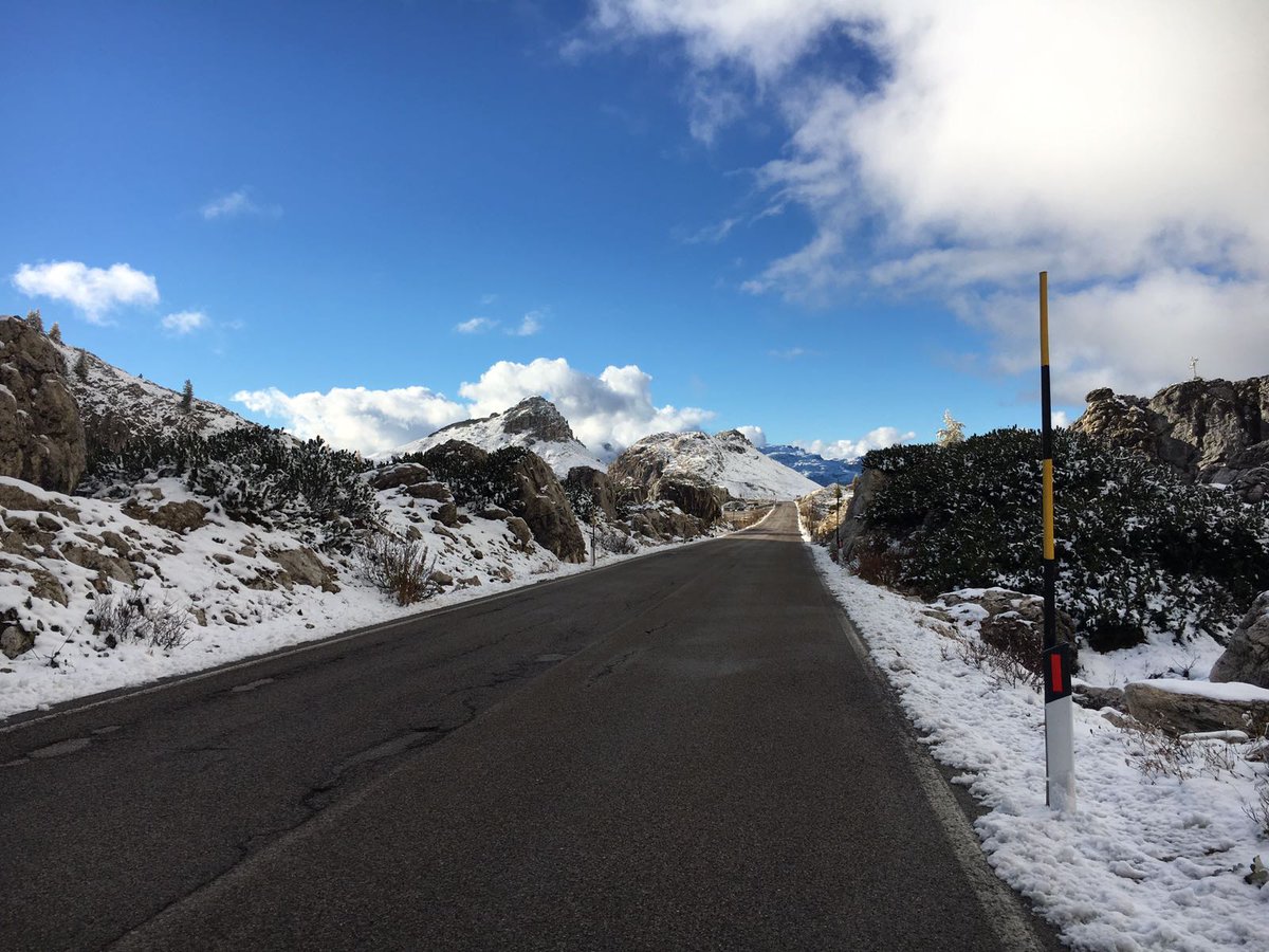 DolomitHH's tweet photo. "No road is to long for a man who knows where he's going" cit
#ValparolaPass autumn magic
#dolomites #UNESCO https://t.co/hcRrth7yii
