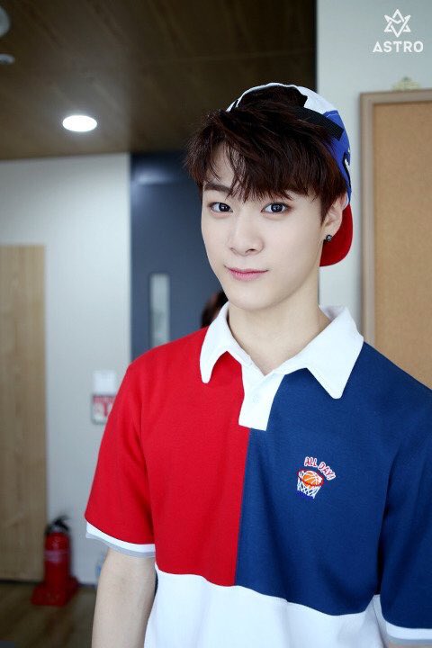 cherrymoon126's tweet photo. ( @offclASTRO ) #아스트로 #숨가빠 #ASTRO #문빈 #moonbin https://t.co/m7RIahgTR7
