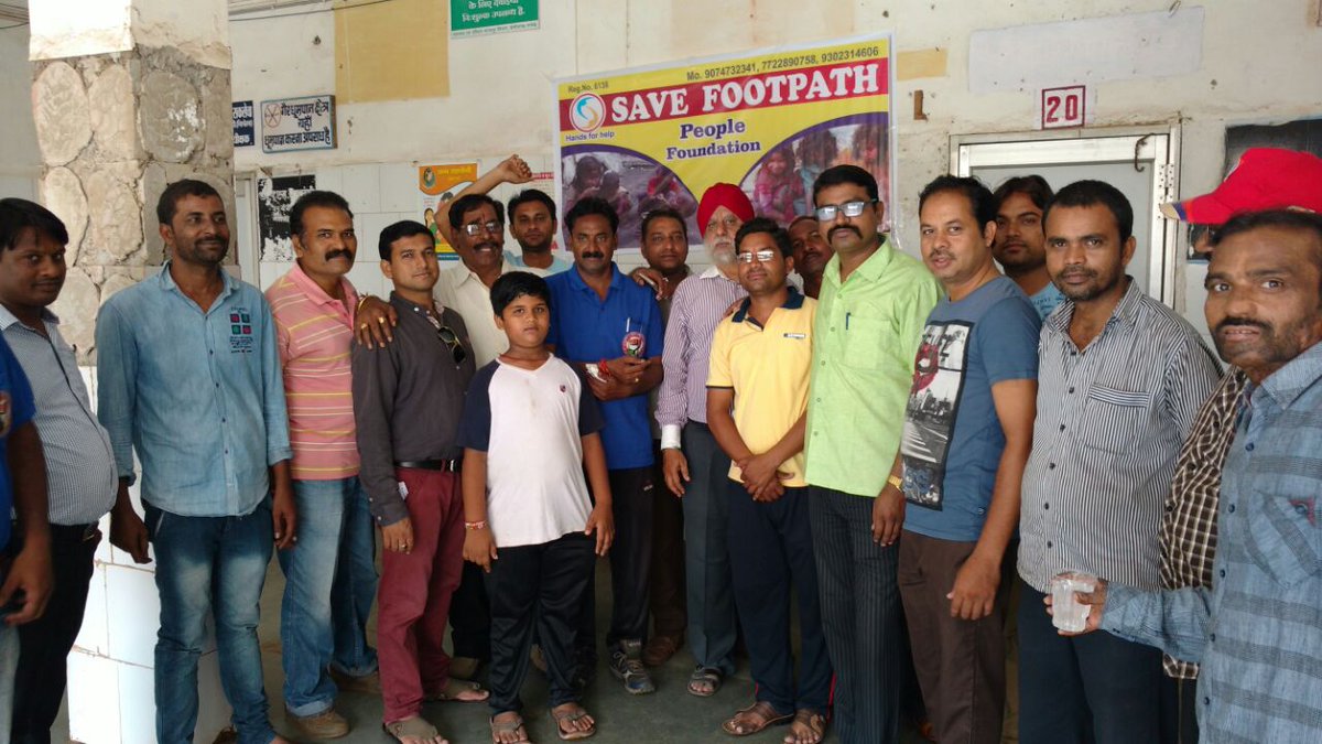 aashishbagh's tweet photo. मेरा टीम #savefootpath_people_foundation 
in #राजनांदगांव  #हॉस्पीटल 
#lets_join
#ur_hand_for_help https://t.co/w5Fzo5ueki