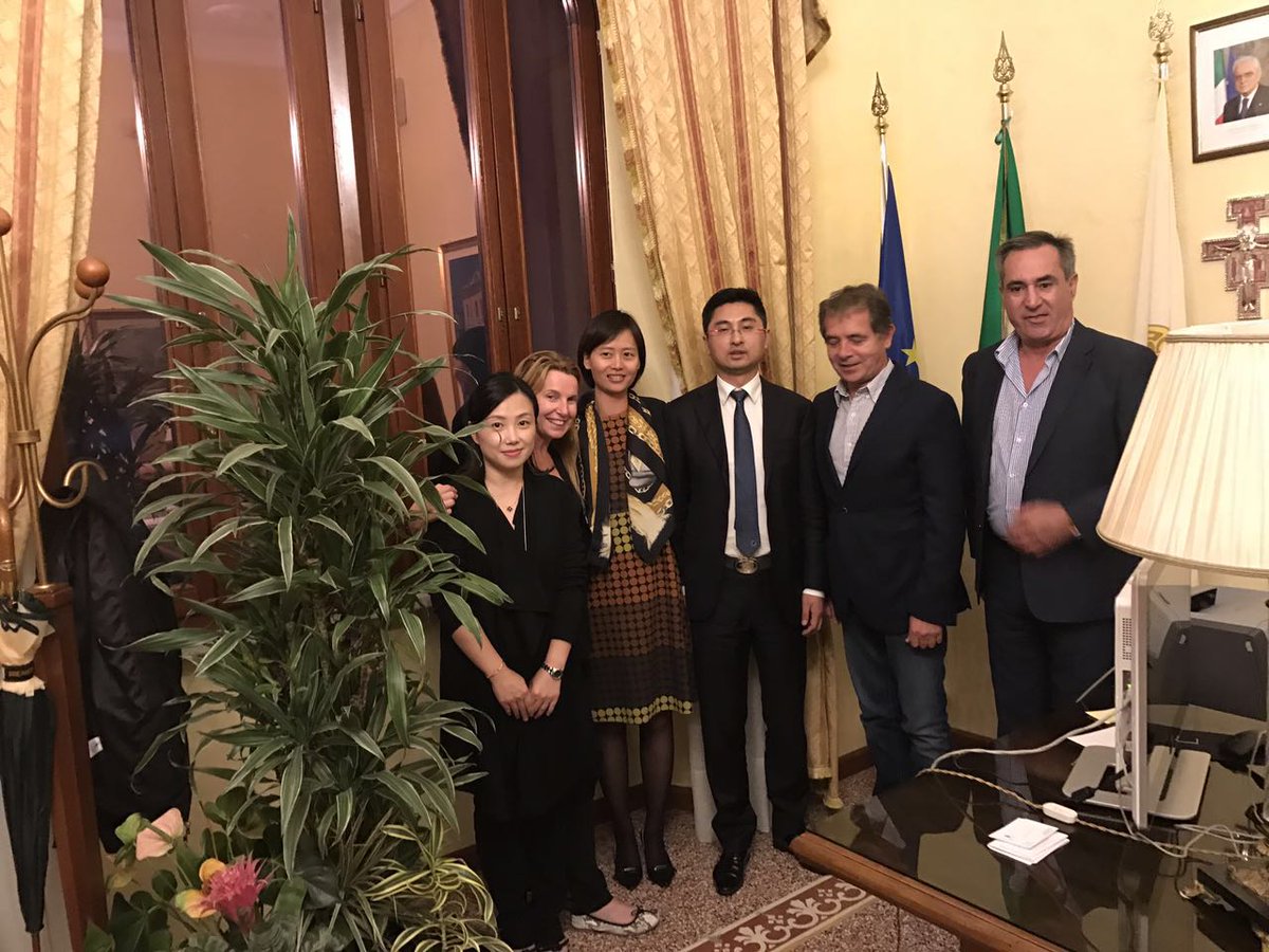 MaylinkGroup's tweet photo. @MaylinkGroup president Mr. Li Yongping and Chief Representative in Europe Ms. Sonia Bao met the Mayor of #Olbia #SettimoNizzi. https://t.co/L4nBHgIN86