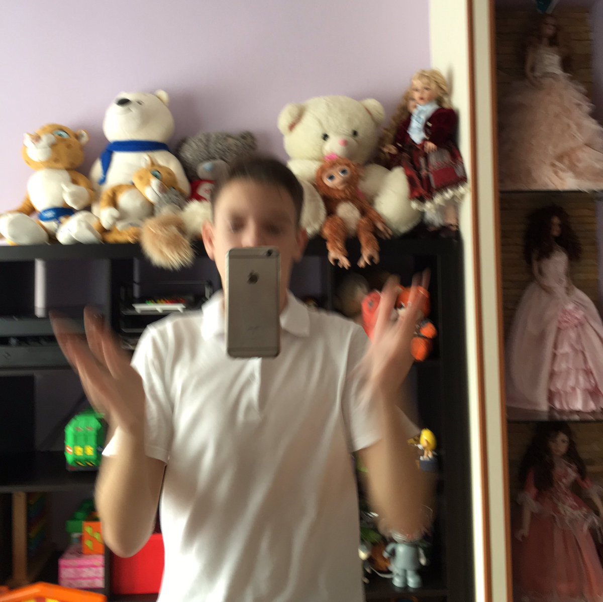 igor_grn's tweet photo. Летающий айфон)) лол
#iphone #iphone7 #flyingiPhone #phone #флешмоб #айфон #apple https://t.co/M8iSLURgMK