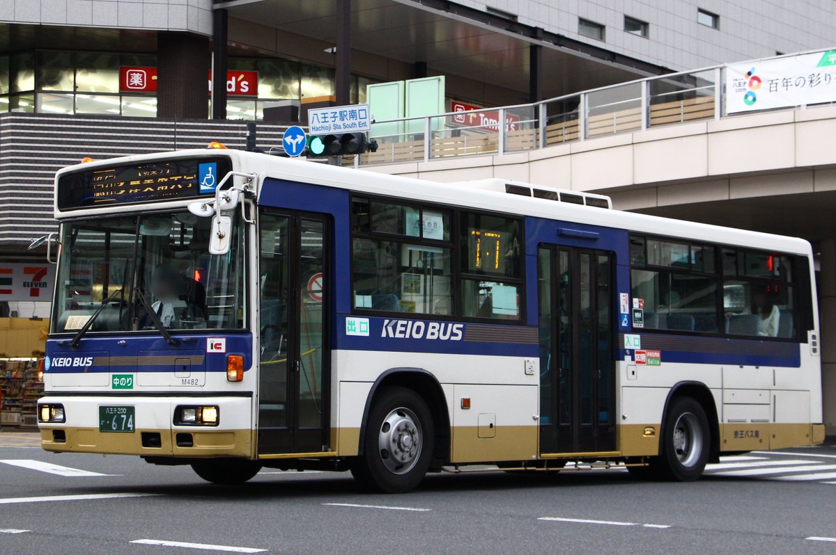 트위터의 世田谷第二車庫 閉所 님 10 21 M404 Kl Ua452kan 京王バスに在籍する西工uaの中で唯一の4扉ワンステップ車