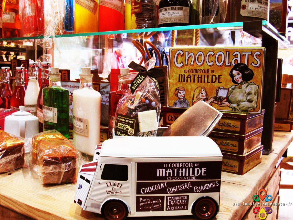 vitrinesdesete's tweet photo. Une équipe toujours à votre écoute vous invite à #découvrir les #idéescadeaux #gourmandes du #ComptoirdeMathilde !
17 Rue Gambetta, #Sète https://t.co/NniLy0G68S