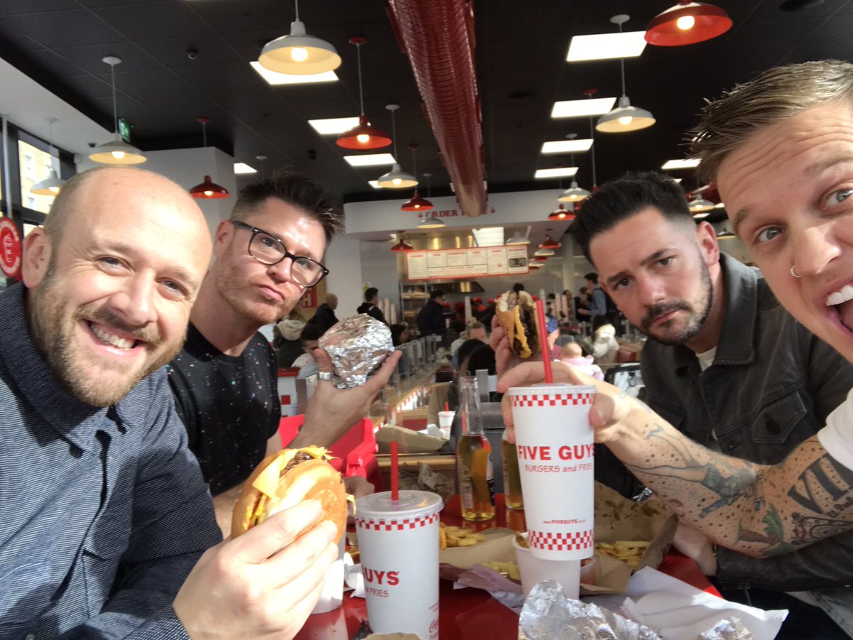 BJ_07's tweet photo. Set for the day @FiveGuysUK #FridayFanatics @SiMcNamara @elscreechio 🍔🍟 https://t.co/tnqrust0e3