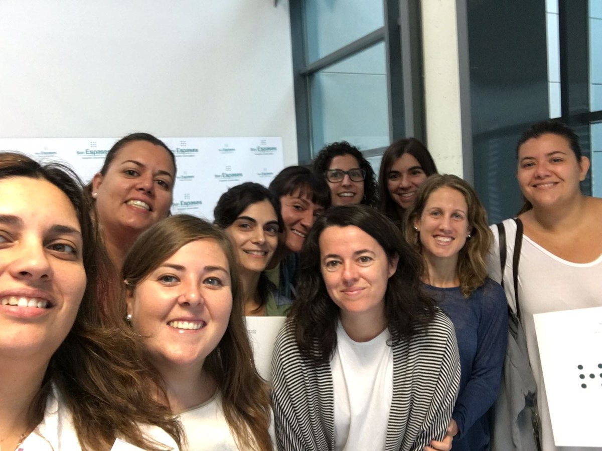 AnaBatanas's tweet photo. Enfermeras del UHMatero-infantil del HCIN formándose en Urgencias Pediátricas#FormPed @HospitaldeInca @ZafortezaConcha @MCarmenCerdJua2 https://t.co/Fw4gbrpoTX