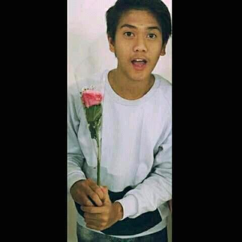 YusNelly02's tweet photo. HowAreYou? 😂 @iqbaale https://t.co/UrzLnjQbjb