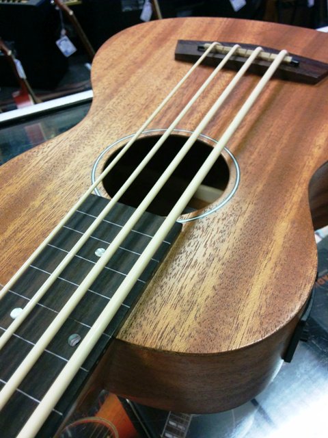 New AU-110 Fretless U-Bass Ukulele only £229