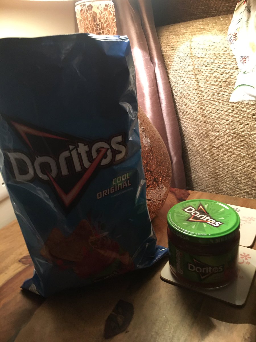LibbyAndrews's tweet photo. When @DoritosUK ruin your night in with mates because the bloody lid just keeps spinning round 👍🏼 #cheers #doritosandnodip 😭 https://t.co/OvwZdIor1J