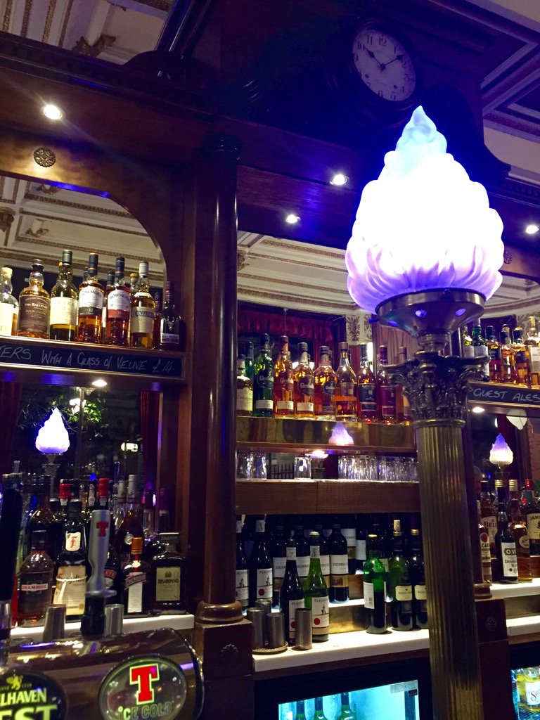 PipingScot's tweet image. After #tenoclock time for a #Belhaven Best  #CafeRoyal in #Edinburgh #OysterBar location #chariotsoffire