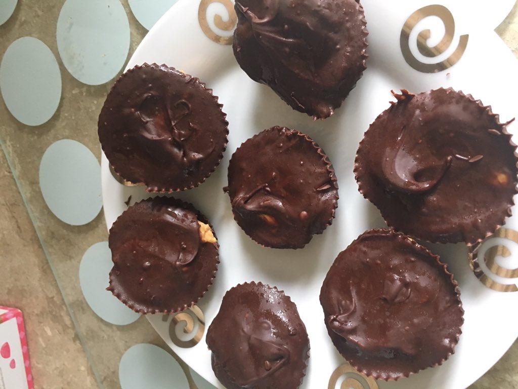 silver_d0e's tweet photo. Seb made me vegan peanut butter cups 😍 https://t.co/tYKpPH07d0